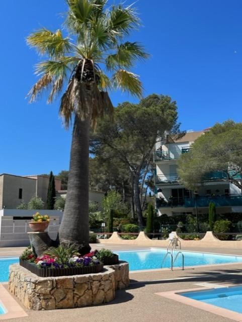 Saint-Raphael, Boulouris, F2 Dans Belle Residence 3 Piscines, Proche Bord De Mer Bagian luar foto